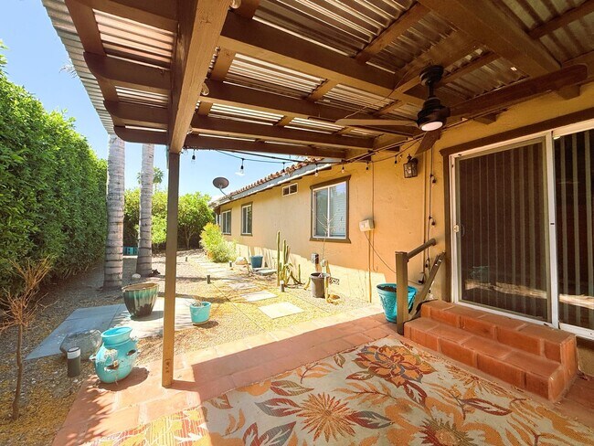 Building Photo - 545 Calle Amigos