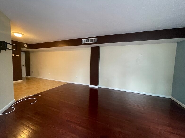 Building Photo - 801 Brickell Bay Dr