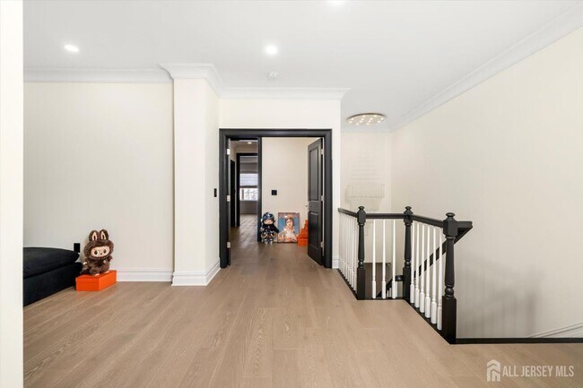 Building Photo - 11 Hamilton Dr