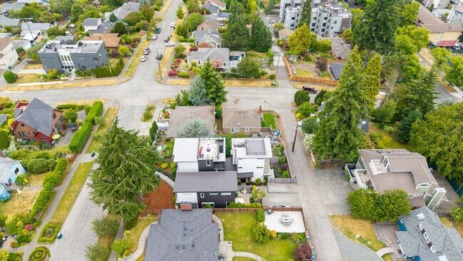 Building Photo - Hilltop Gem w/ AC and 360° Rooftop Views (1st Month Free)