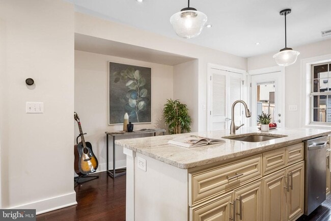 Building Photo - 1259 16th St NE