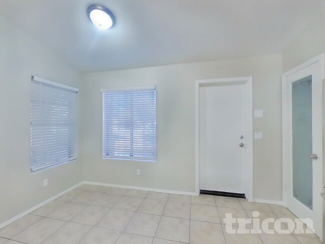 Building Photo - 2601 S 79th Dr