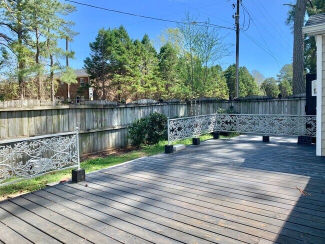 Building Photo - 1003 Tomlinson Blvd