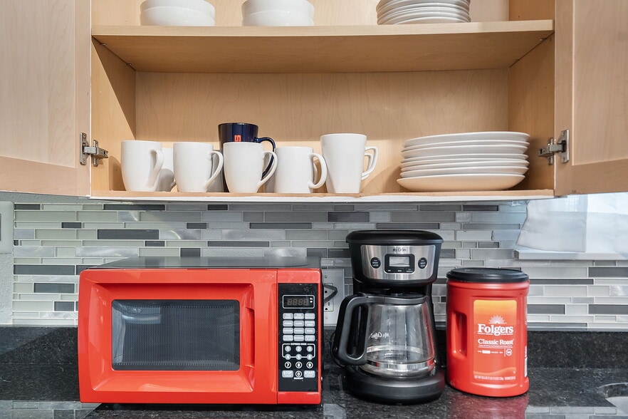 Building Photo - 6418 Onyx Dr N