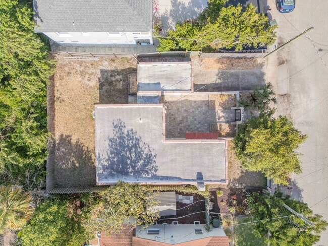 Building Photo - Renovated Spanish-Style 2/1 Beach Bungalow...