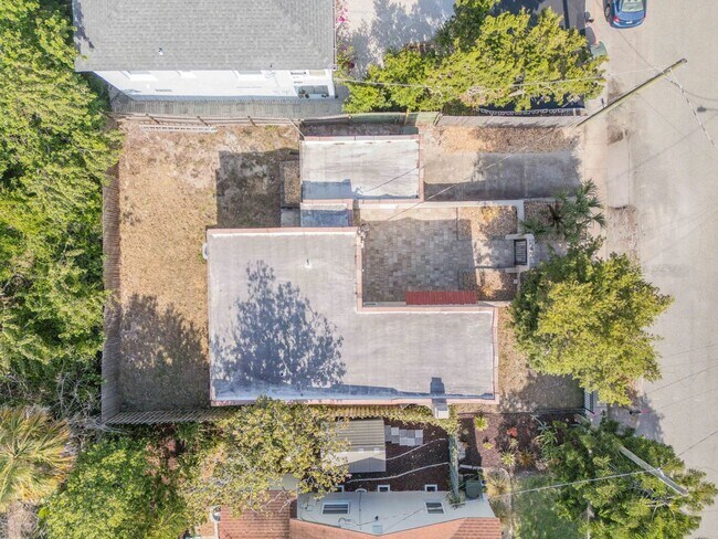 Building Photo - Renovated Spanish-Style 2/1 Beach Bungalow Just Steps to the Ocean!