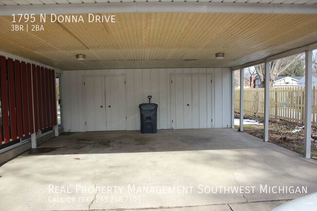 Building Photo - Very well maintained ranch in Stevensville...