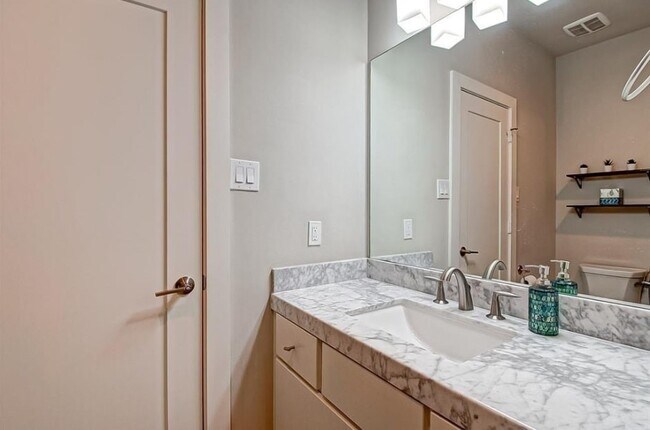 Building Photo - 13407 Preston Cliff Ct