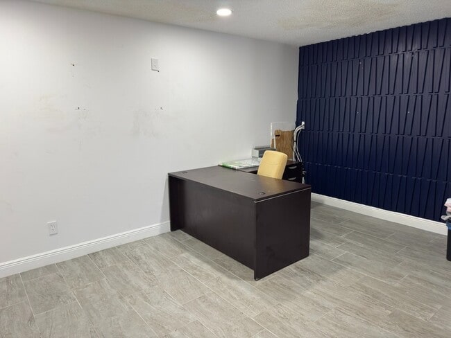 Building Photo - 5401 Alhambra Dr