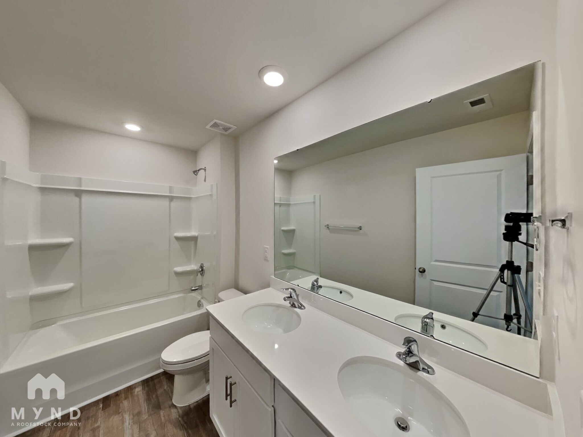 Building Photo - 2331 Mdw Strm Dr