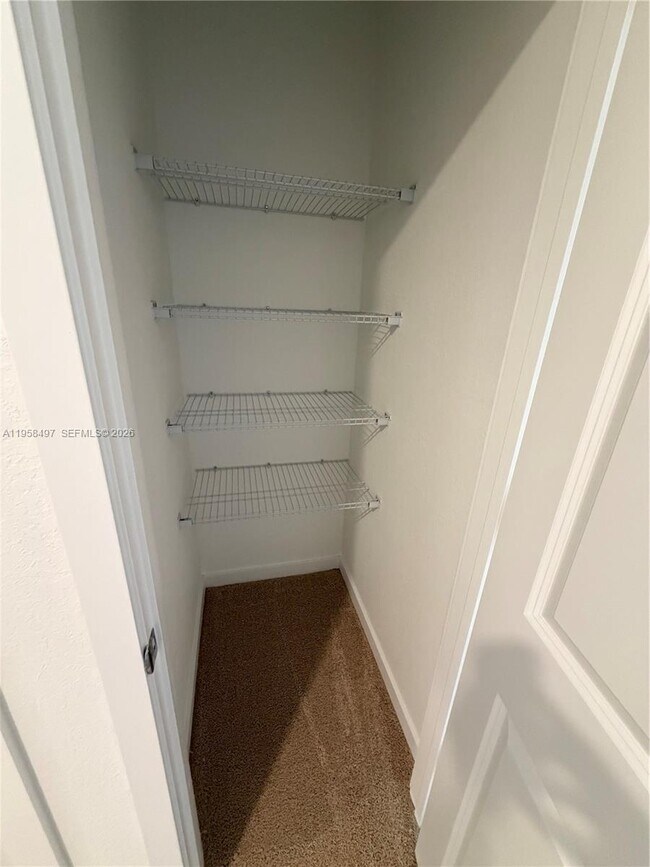 Building Photo - 323 NE 16th St