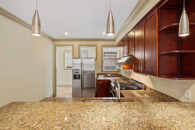 Building Photo - Heart of Hayes Valley - Updated 3 Bed, 2 B...