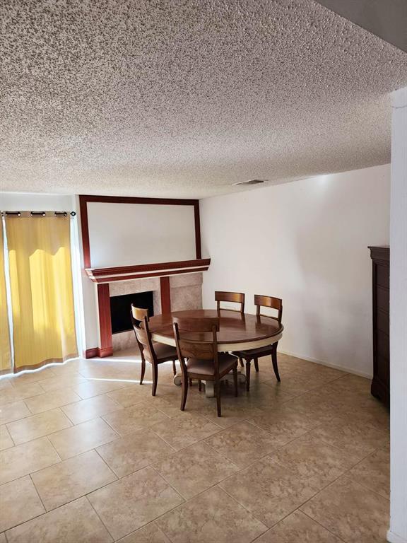 Building Photo - 2122 Braesmeadow Ln