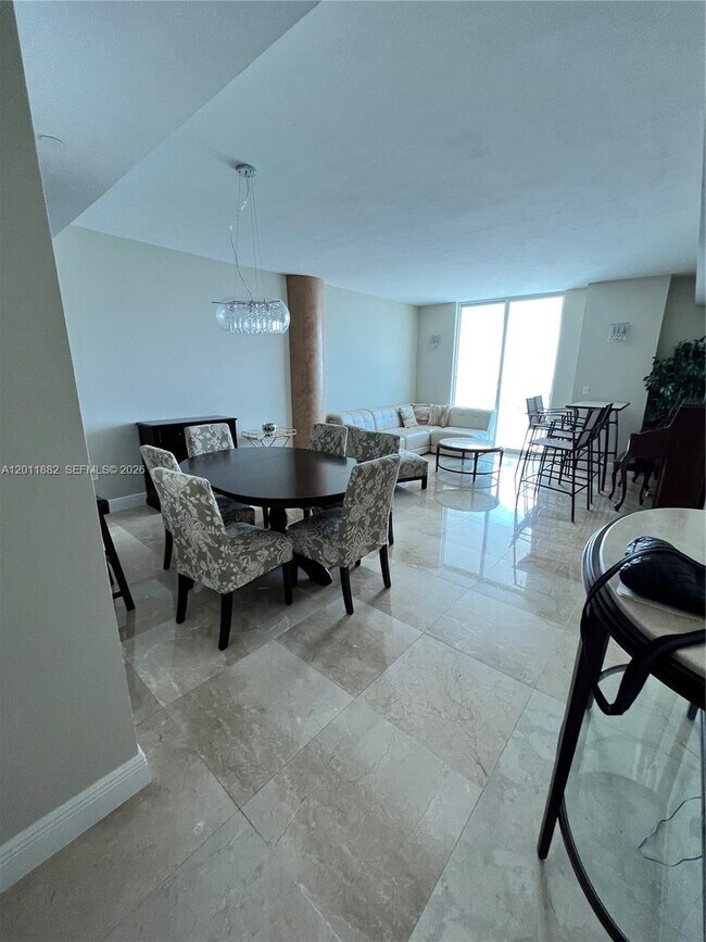 Building Photo - 2101 Brickell Ave