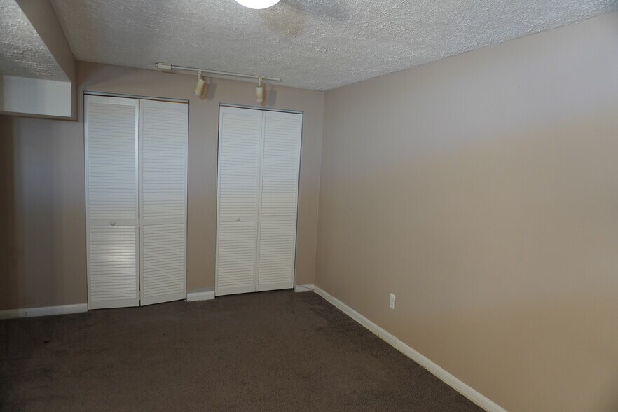 Building Photo - 5 Castlebar Ct