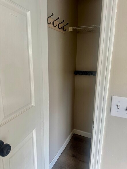 Building Photo - 56 Hyacinth St