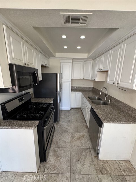 Building Photo - 16748 Cedarwood Cir