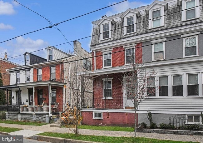 Building Photo - 232 Morgan St