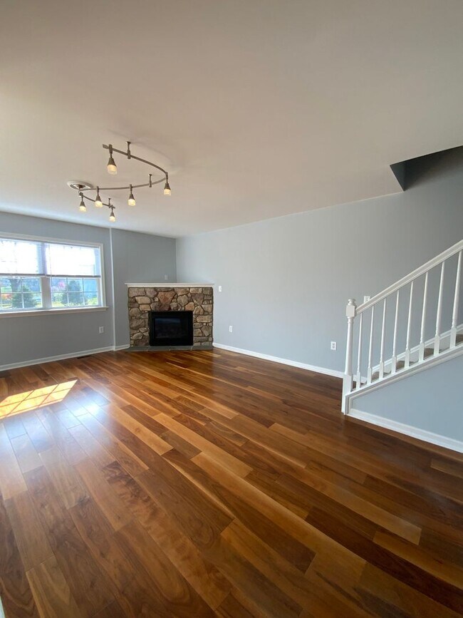 Building Photo - Great town home in Sterling Place
