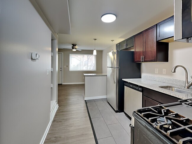 Building Photo - Lantern Square Apartments-B5