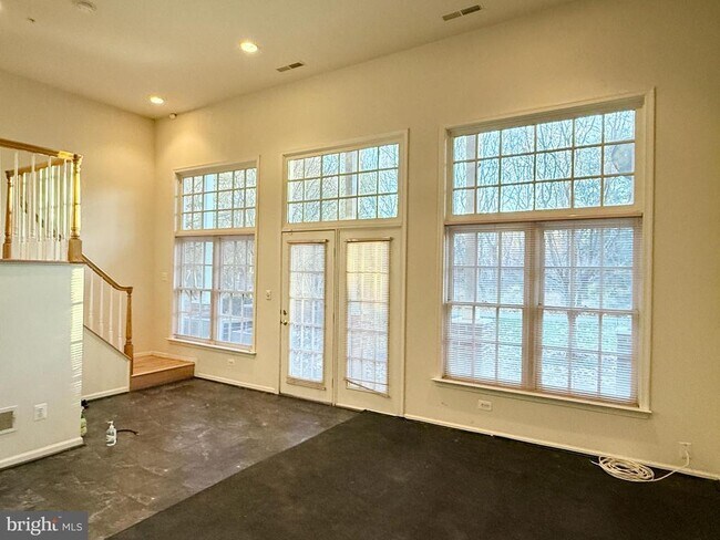 Building Photo - 819 Oak Knoll Terrace