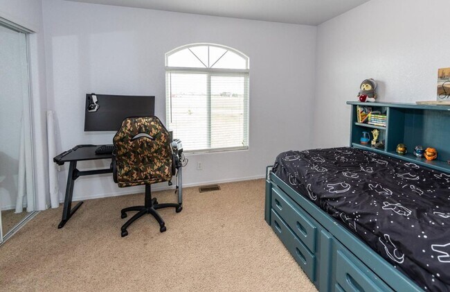 Building Photo - Spacious 5-Bedroom Home on 5 Acres with Panoramic Mountain Views & Endless Possibilities