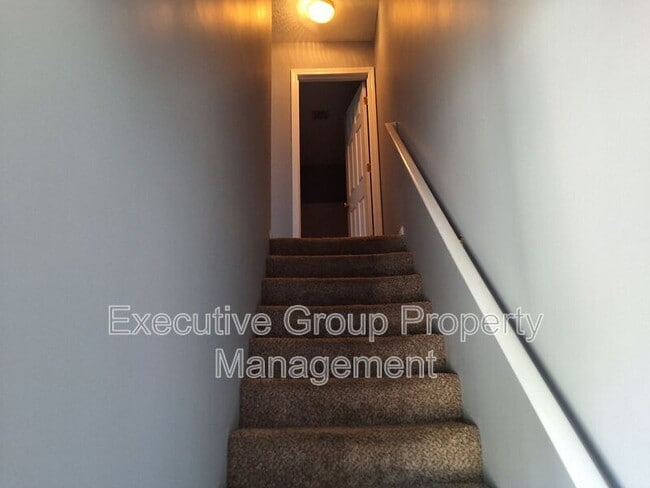 Building Photo - 145 Pointers Ct