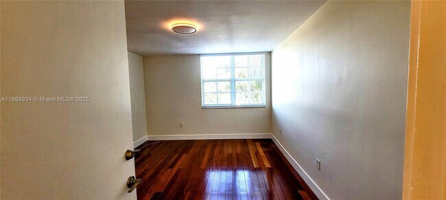 Building Photo - 19555 E Country Club Dr