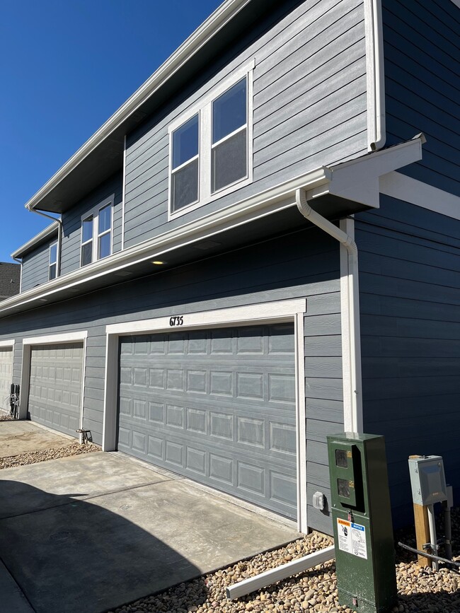Building Photo - 6735 Carriage Meadows Dr
