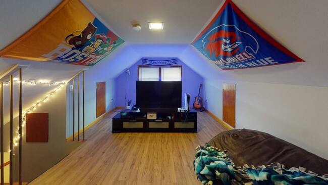 Building Photo - 60 Pinkert St