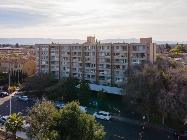 Building Photo - 1700 Civic Center Dr