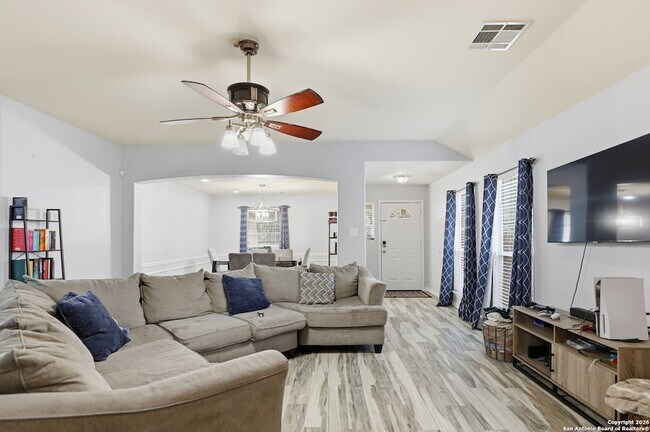 Building Photo - 414 Willow Grove Dr