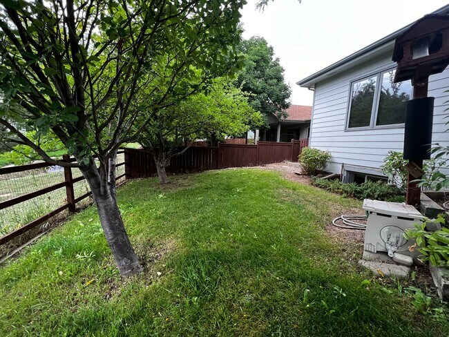 Building Photo - Charming 3 bed, 3 bath Ranch Home in South Fort Collins