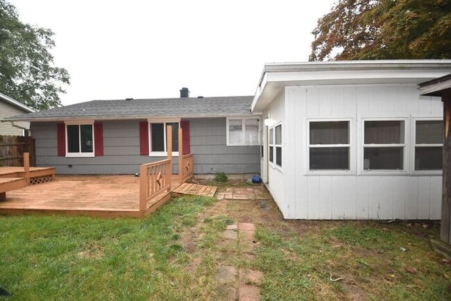 Building Photo - East side of South Bend 3 bedroom, 1.5 bat...