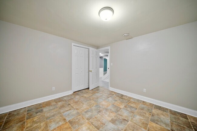 Building Photo - 253 Valley Ridge Dr