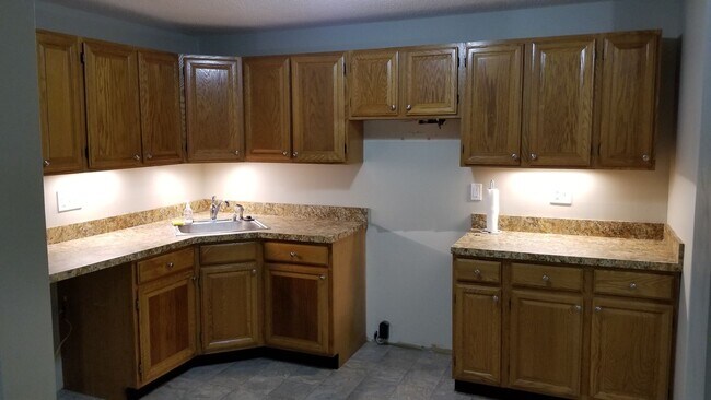 Building Photo - First floor, garden style condominium