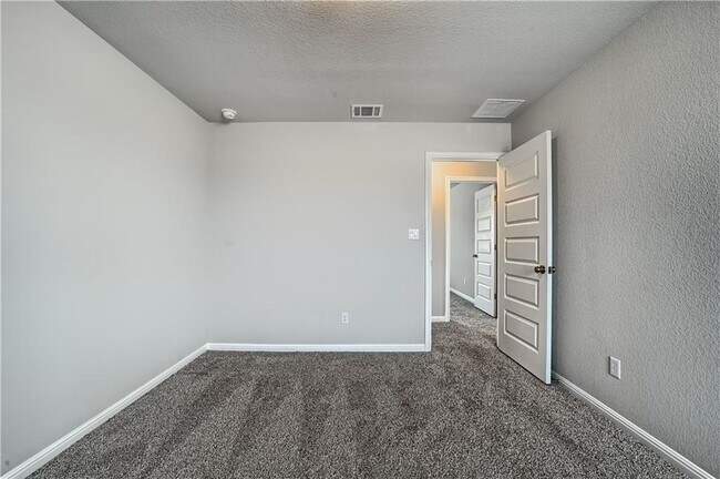 Building Photo - 2924 Sage Ranch Dr