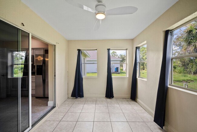 Building Photo - Beautiful 3 bedrooms+ DEN 2 bathrooms sing...