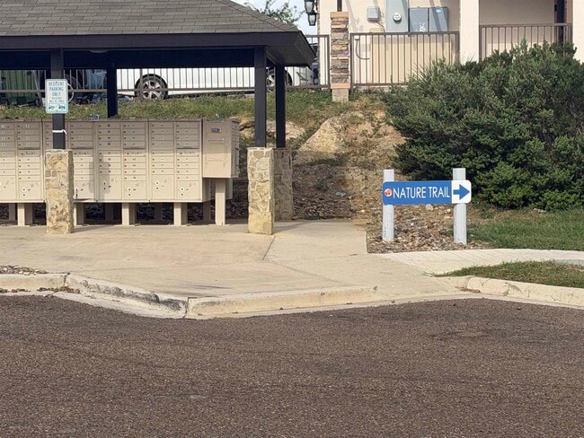 Building Photo - 5701 Montevista Dr