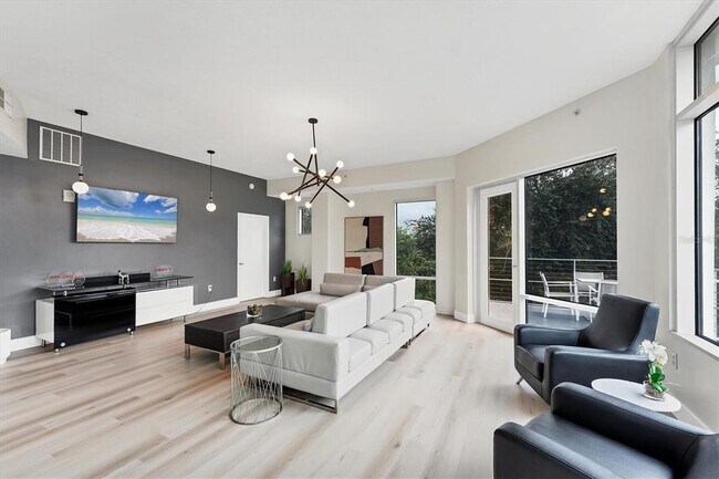 Building Photo - 525 E Jackson St