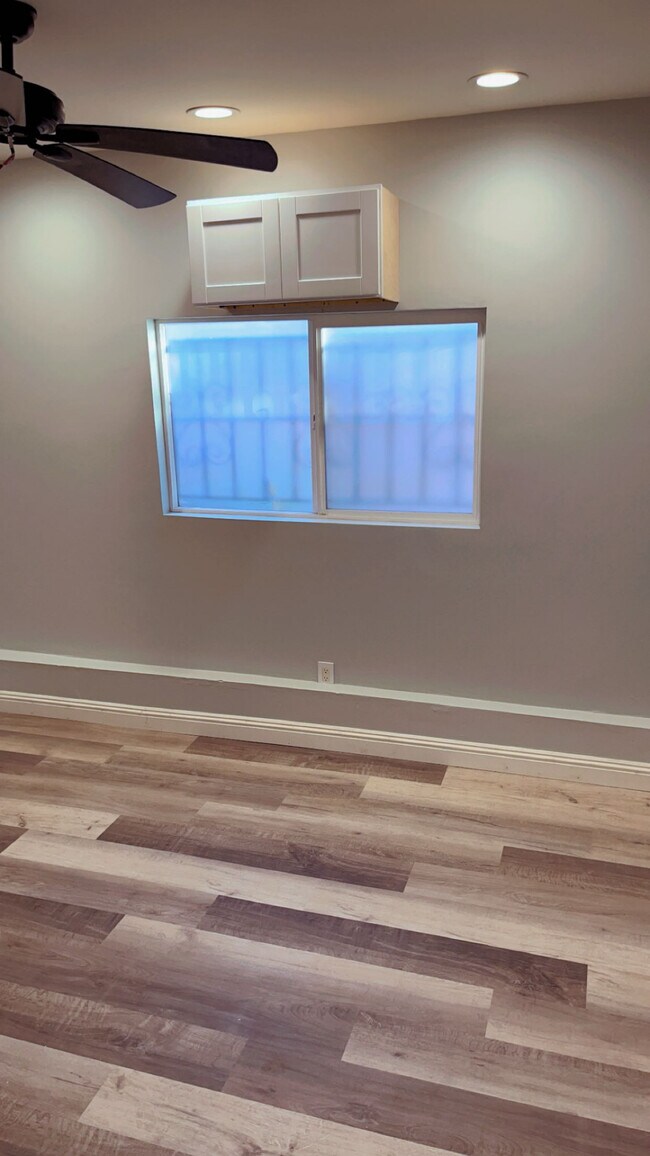 Building Photo - 5779 Enfield Ave