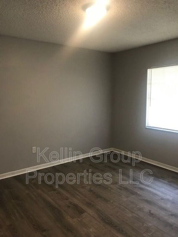 Building Photo - 1027 N Brunnell Pkwy