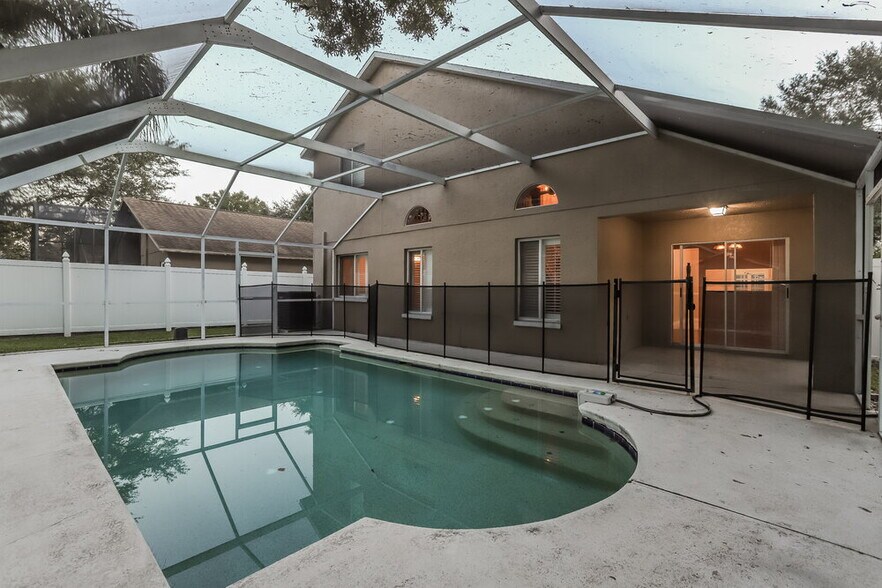 Building Photo - 9323 Hidden Water Cir