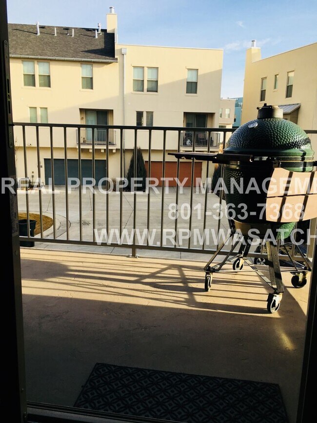 Building Photo - MOVE IN SPECIAL 1/2 off 1st months rent 3 Bedroom 2.5 Bath plus Bonus Room Town Home in Daybreak