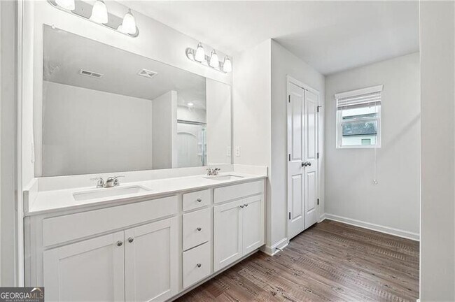 Building Photo - 5207 Canberra Dr