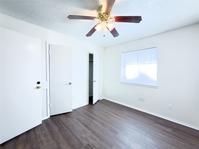 Building Photo - 13610 Piney Oaks Dr