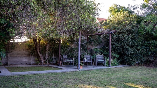 Building Photo - Classic View Park Rental