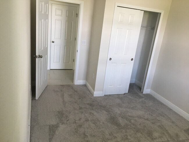 Building Photo - 2510 Sanderling St