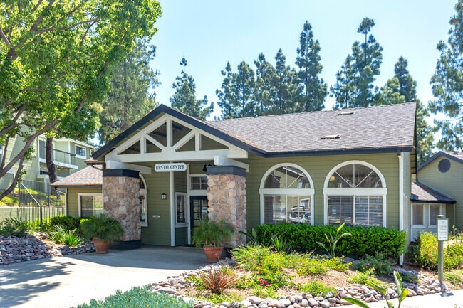 Leasing Center - Forest Glen