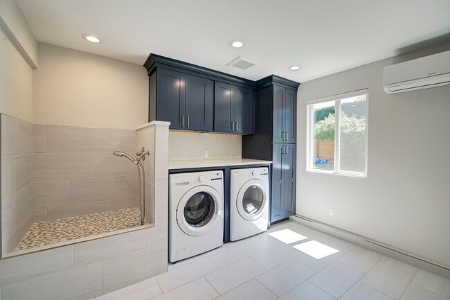 Building Photo - 4Bd/2.5Ba Kirkland House
